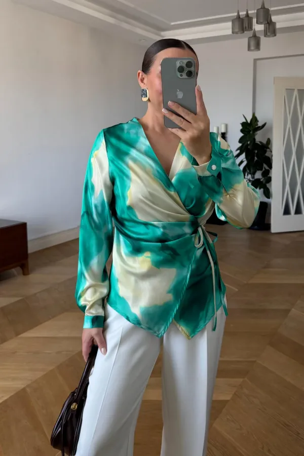 Kruvaze bağlamalı Desenli Bluz