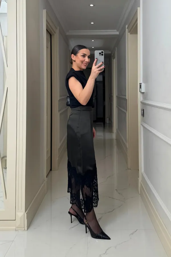 Asimetrik Kesim Dantel Detaylı Saten Etek