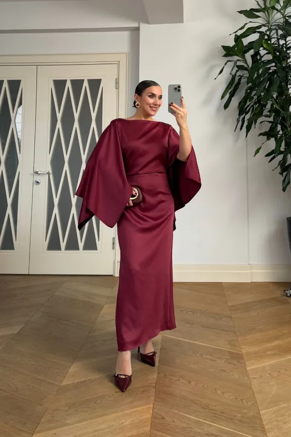 Kayık Yaka Kol Detaylı Saten Elbise