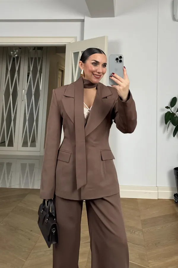 Fular Detaylı Blazer Kadın Ceket