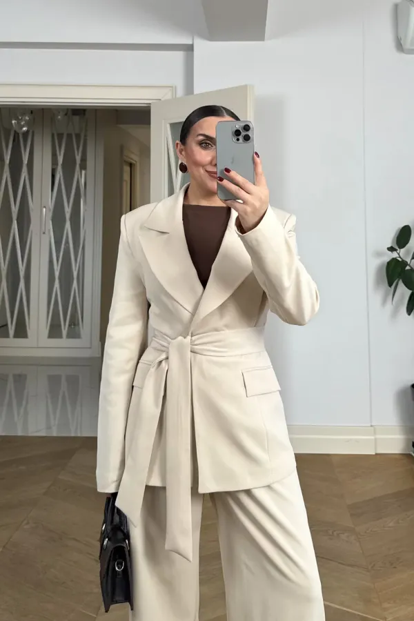 Fular Detaylı Blazer Kadın Ceket