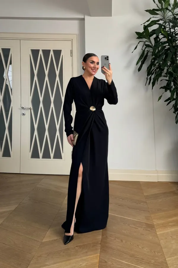 V Yaka Toka Detaylı Uzun Kollu Elbise