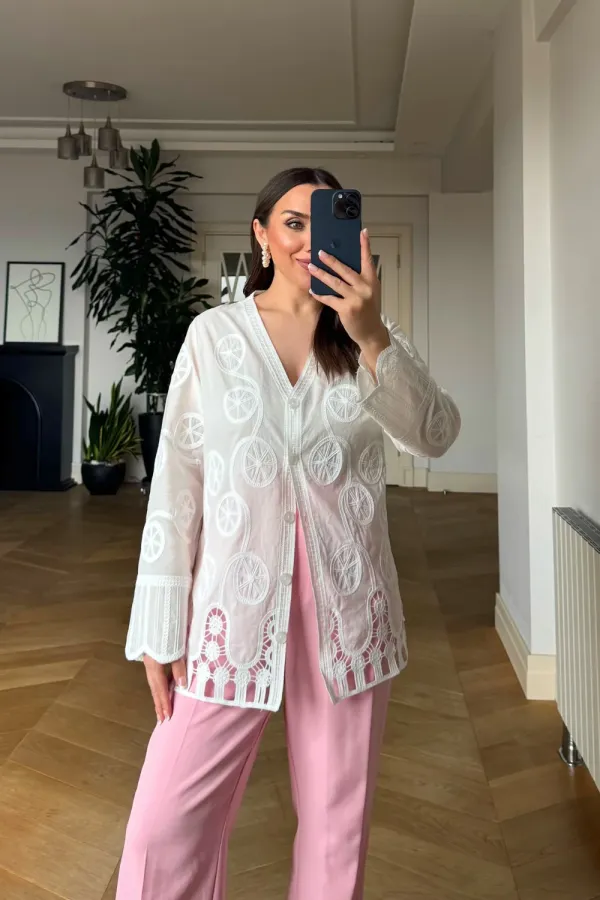 Kroşe Nakışlı V Yaka Kadın Gömlek