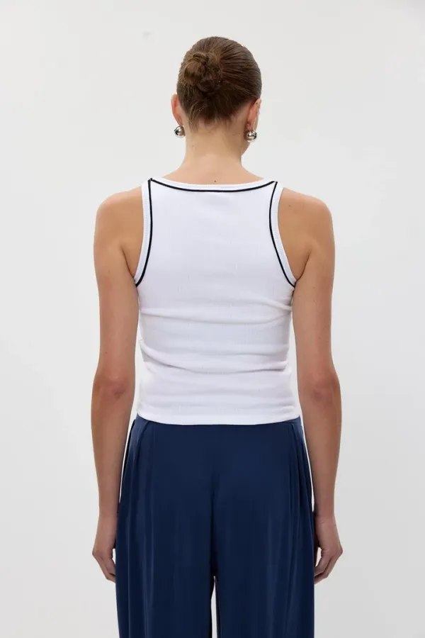 U Yaka Biyeli Kadın Atlet