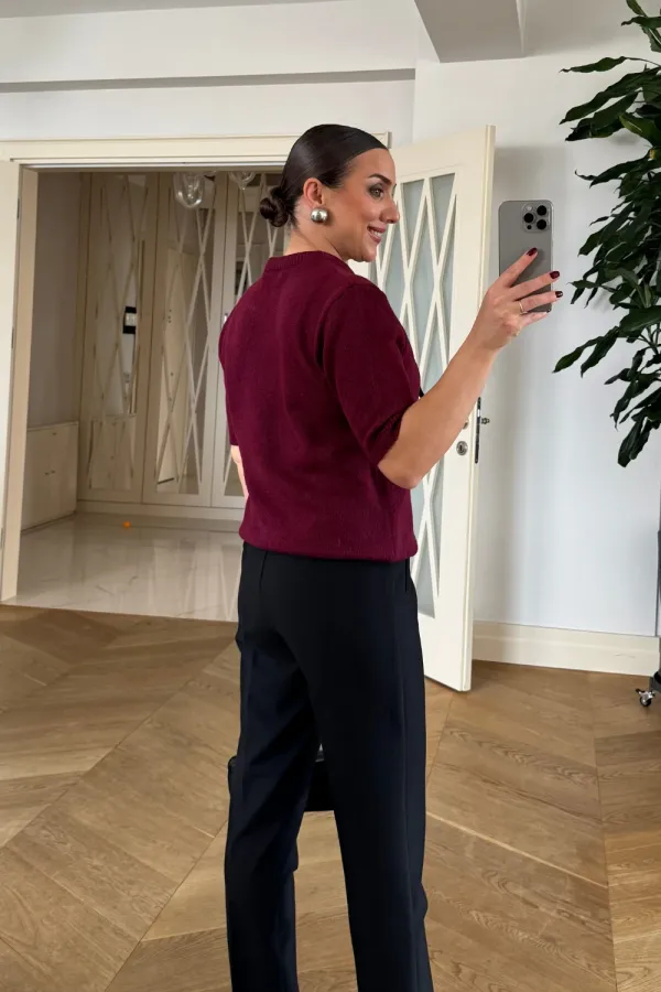 Short-Sleeved Knitted Sweater with Scarf