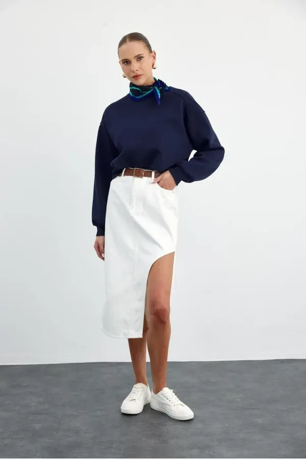 Asimetrik Yırtmaç Detaylı Midi Kot Etek