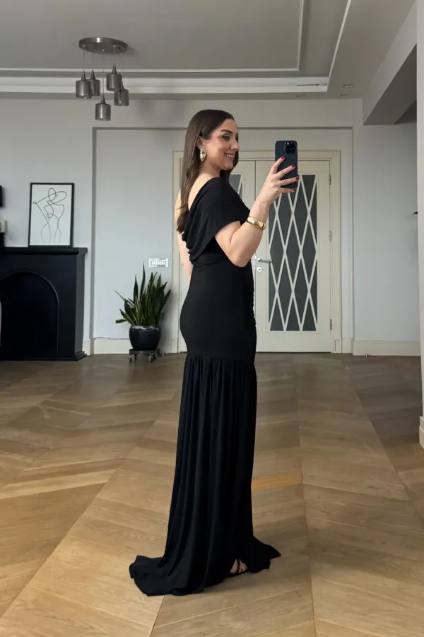 One-Shoulder Long Dress with Buckle Detail and Gathered Style One-Shoulder Long Dress with Buckle Detail and Gathered Style
