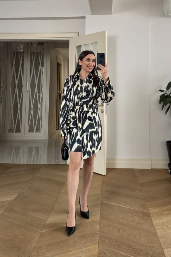 Kruvaze Bağlamalı Desenli Saten Midi Elbise