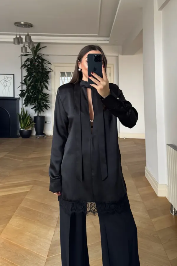 Hakim Yaka Dantel Detaylı Uzun Kollu Bluz