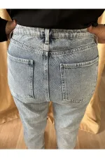 Mavi Kar Yıkama Mom Fit Yırtık Detaylı Jean Pantolon