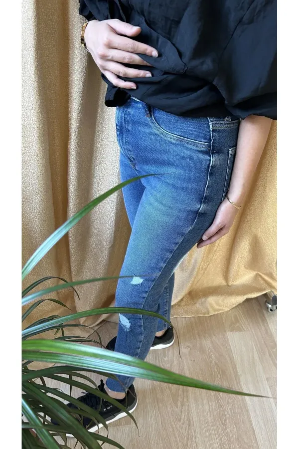 Knee-Length Laser Detail Cut-Out Hem Blue Lycra Denim Jeans (Sizes 34-46)