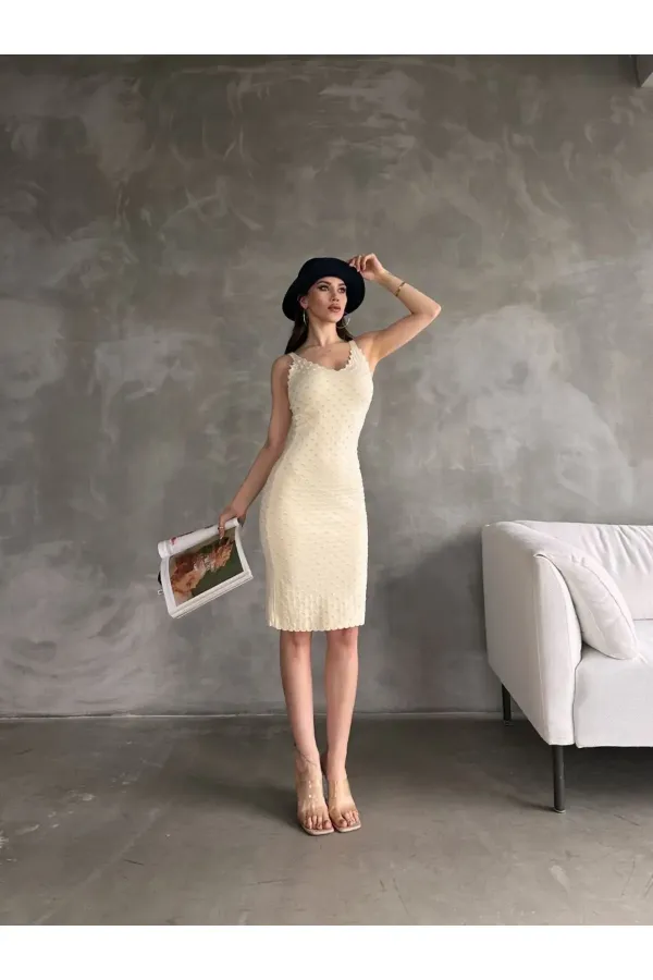 Robe en maille ajourée à bretelles pour femme, couleur crème