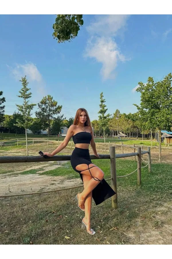 Ensemble deux pièces noir pour femme : jupe en tissu sable avec détails en dentelle