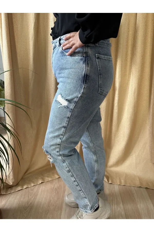 Mavi Kar Yıkama Mom Fit Yırtık Detaylı Jean Pantolon