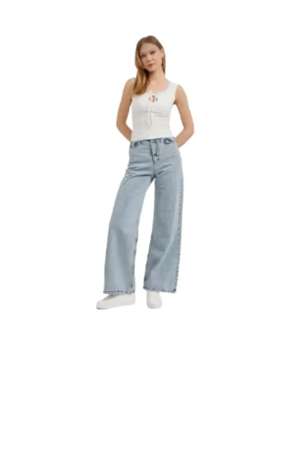 Women's Sleeveless Blouse with Lace Detail and Neckline