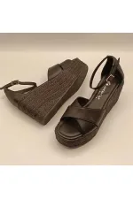 Deka Siyah Deri Dolgu Topuk Kadın Sandalet