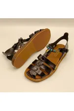 Sandales plates en cuir noir Cali pour femmes