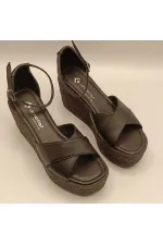 Deka Siyah Deri Dolgu Topuk Kadın Sandalet