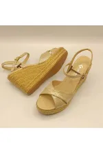 Camelia Gold Deri Dolgu Topuk Sandalet