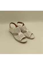 Calina Beyaz Hakiki Deri El Yapımı Kadın Sandalet – Konforlu Yaz Modeli