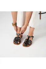 Sandales plates en cuir noir Cali pour femmes