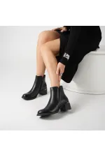 Berta Siyah Deri Kadın Bot – Termolight Taban – 17.5 cm Bot Boyu – Hakiki Deri + Tekstil İç Materyal