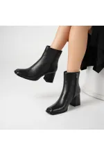 Bottes Aura noires à bout carré et talon épais en cuir véritable pour femmes