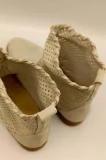 Bottes d'été beiges en daim cloutées pour femmes