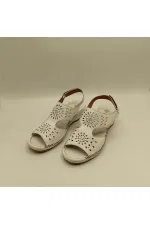 Calina Beyaz Hakiki Deri El Yapımı Kadın Sandalet – Konforlu Yaz Modeli
