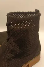 Bottes d'été en daim noir cloutées pour femmes