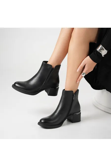 Berta Siyah Deri Kadın Bot – Termolight Taban – 17.5 cm Bot Boyu – Hakiki Deri + Tekstil İç Materyal