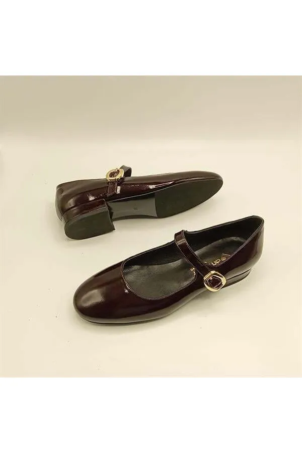 Chaussures pour femmes Marry en cuir brillant bordeaux à bout carré et petit talon