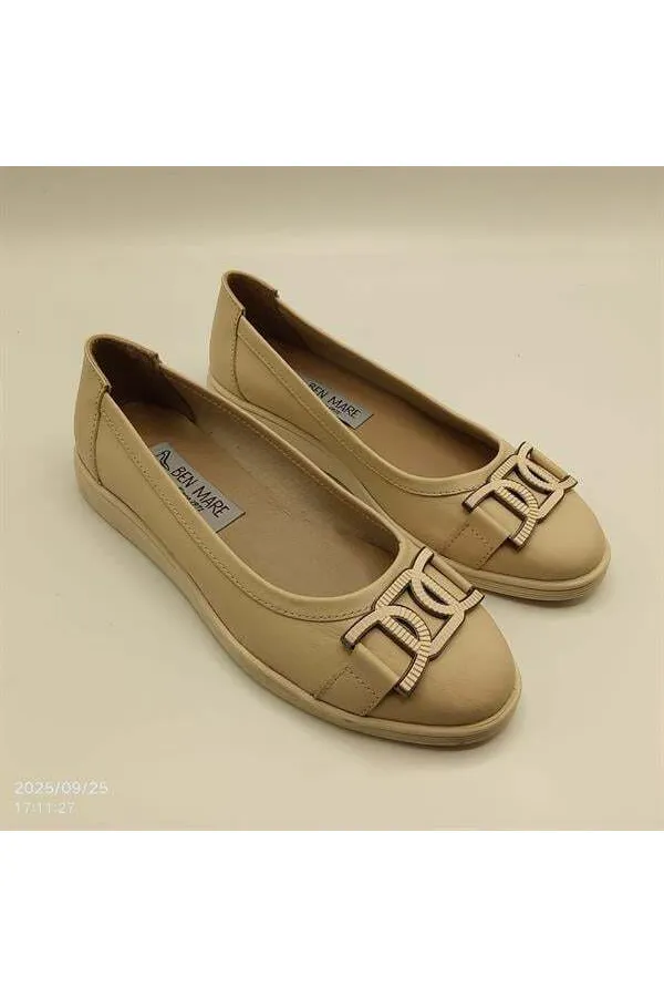 Ballerines beiges en cuir véritable 2001 – avec accessoires métalliques