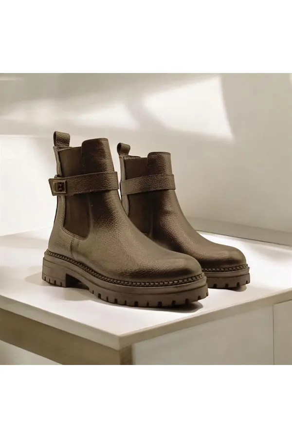 Terra Black Leather Women's Chelsea Boots