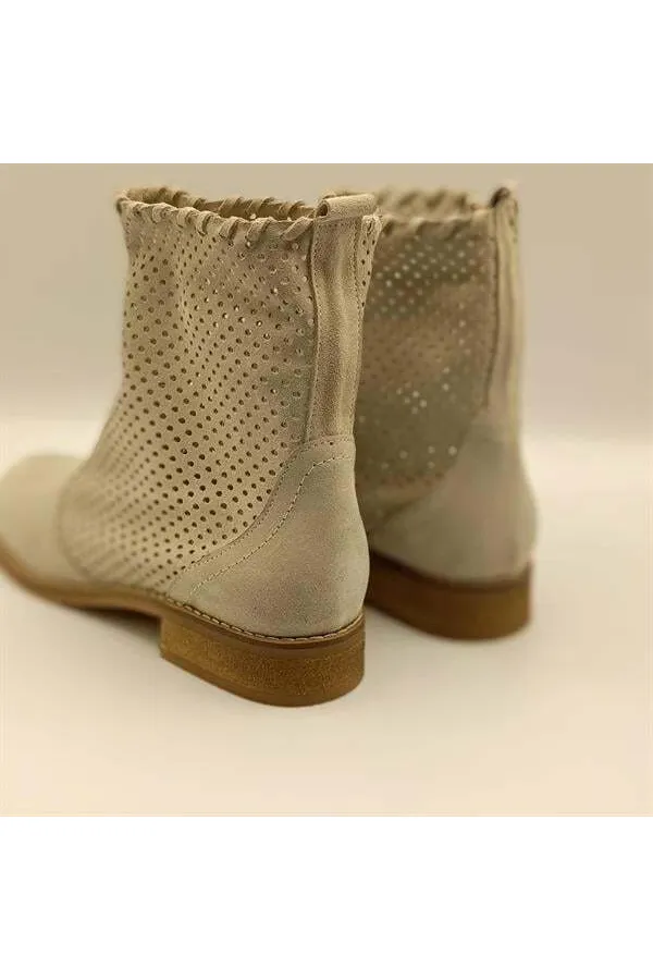 Bottes d'été beiges en daim cloutées pour femmes