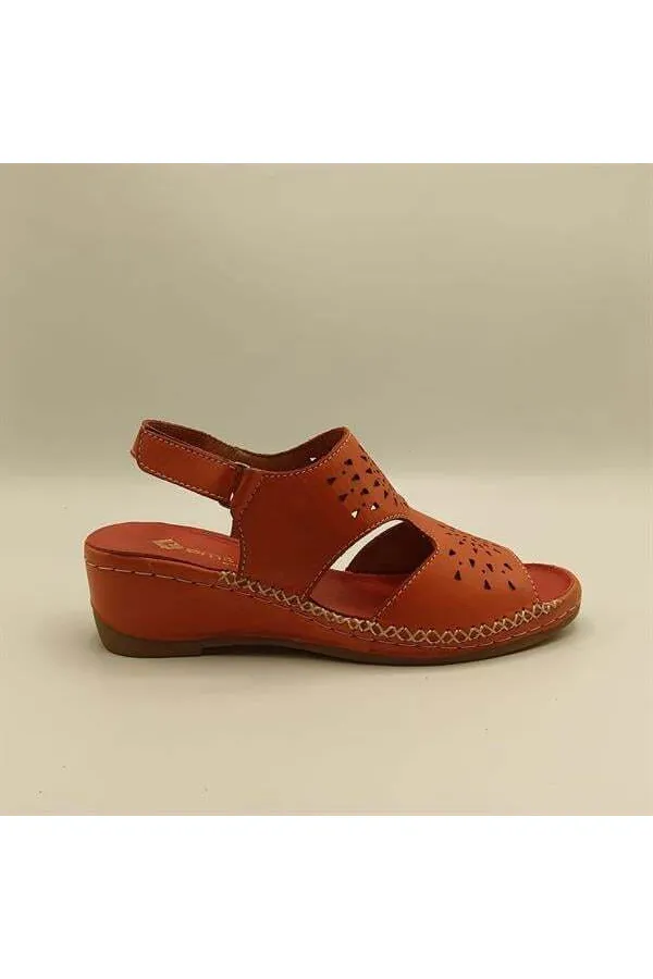 Calina Kırmızı Hakiki Deri El Yapımı Kadın Sandalet – Cesur & Rahat Stil