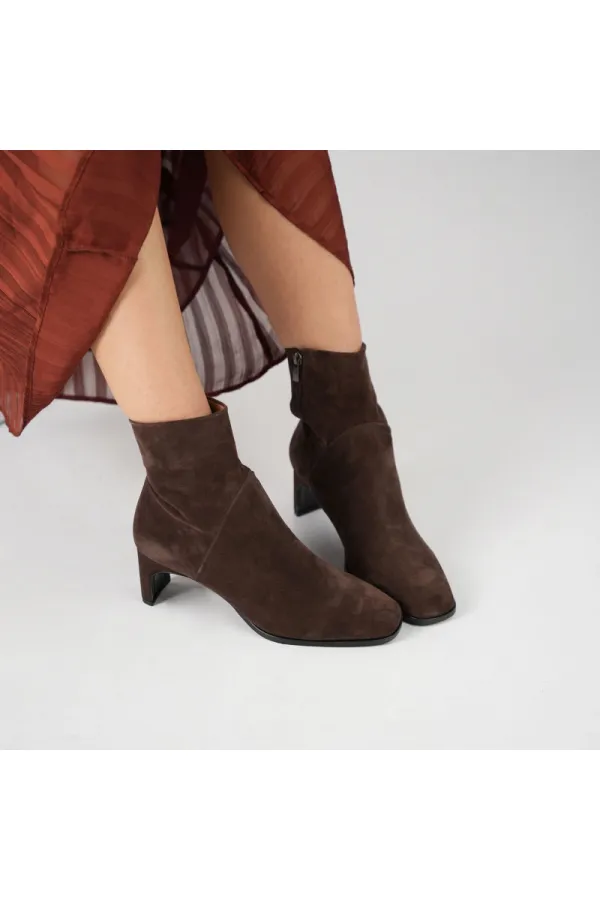 Bottes pour femmes Danila en daim marron foncé, doublure chaude, cuir véritable – Talon épais de 5,5 cm – Semelle en TPU