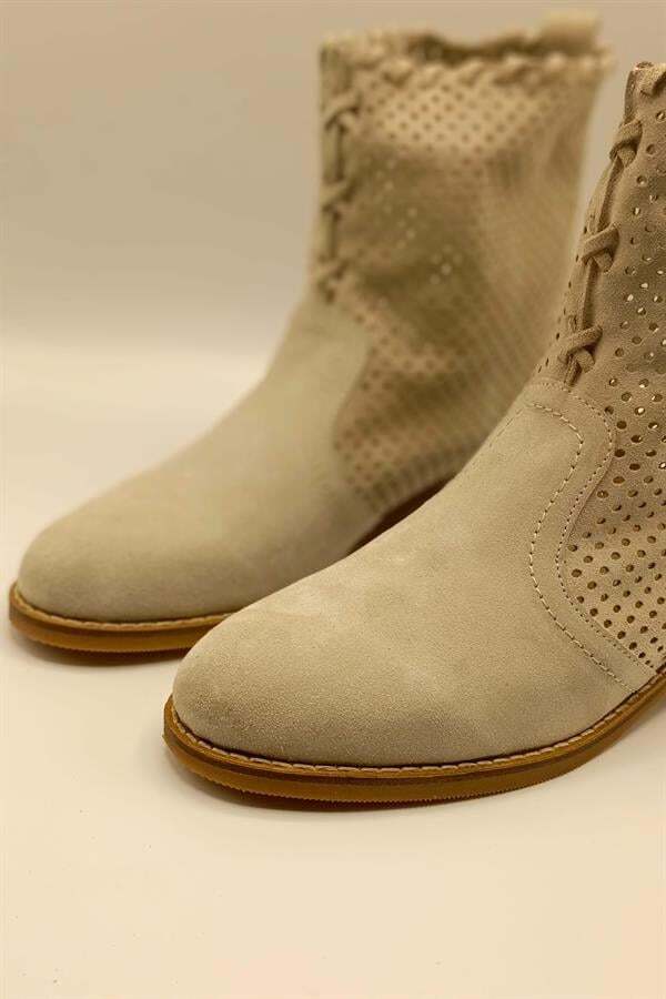 Bottes d'été beiges en daim cloutées pour femmes