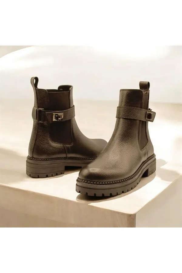 Terra Black Leather Women's Chelsea Boots