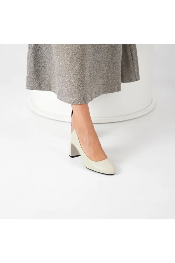 Chaussures Kaila en cuir crème à talons épais pour femmes