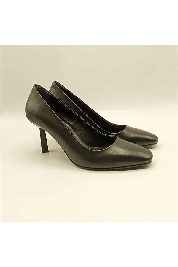 Beatriz Siyah Deri Üçgen Topuklu Kadın Ayakkabı