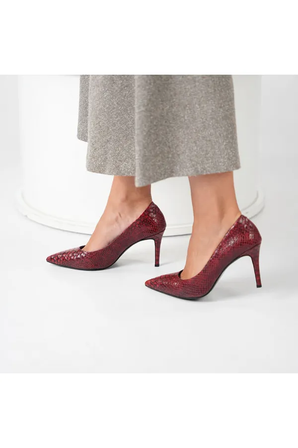 Escarpins Nadia en cuir véritable imprimé serpent bordeaux – Talon de 9 cm