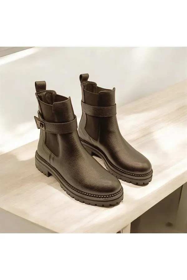 Terra Black Leather Women's Chelsea Boots