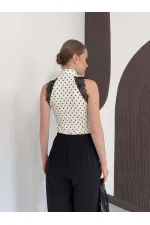 Puantiyeli Balıkcı Yaka Sıfır Kol Dantel Detaylı Bluz - Krem | D3014 Topshow