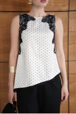 T-shirt en satin à pois et détails en dentelle - Crème | D2961 - Topshow