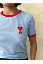 T-shirt brodé bleu et rouge Topshow en gros