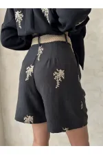 Kemer Detaylı Nakışlı Keten Şort - Siyah | Topshow
