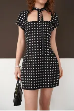 Robe en satin à pois noirs en gros | D2978 - Topshow