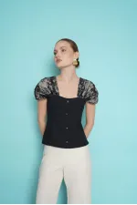 Blouse à col bateau avec détails en dentelle aux épaules - Noir | D2994 - Topshow
