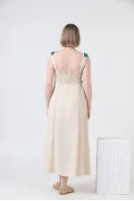 Robe Topshow en lin à bretelles et application de pierres émeraude